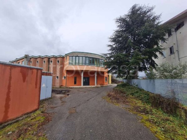 locale commerciale in vendita a Morcone