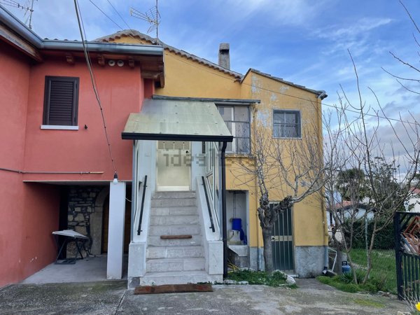 appartamento in vendita a Morcone in zona Coste