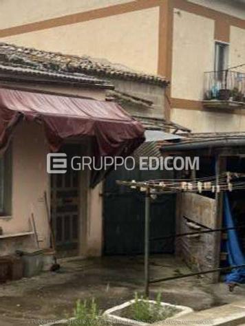 locale di sgombero in vendita a Paduli