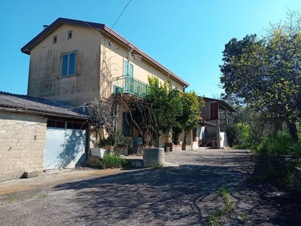 quadrivano in vendita a Paduli