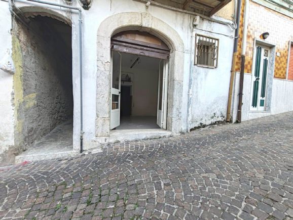 negozio in vendita a Pannarano in zona Selvetelle