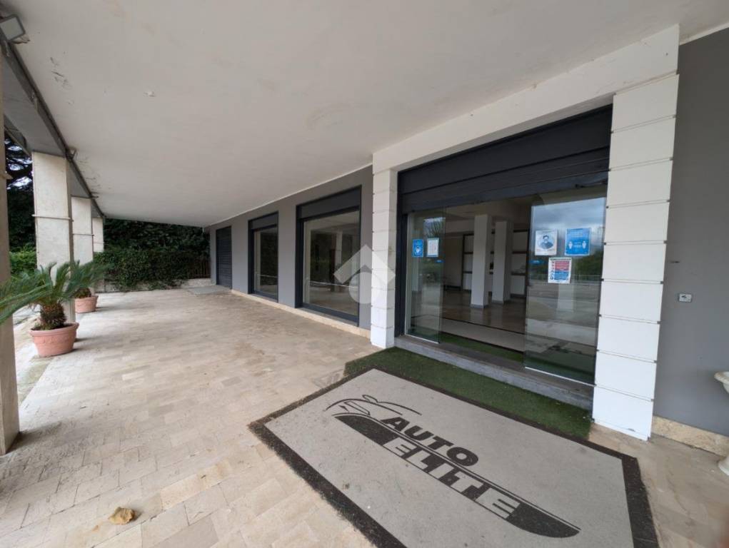 negozio in vendita a Paolisi