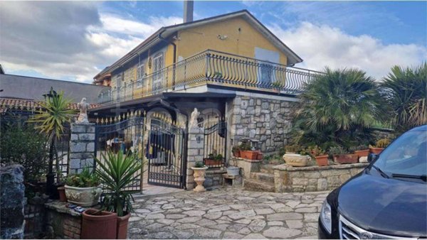 casa indipendente in vendita a Pietrelcina