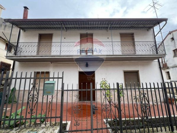 casa indipendente in vendita a Pietrelcina