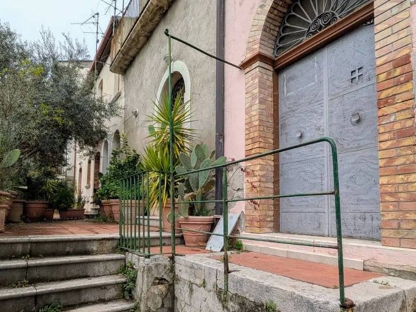 casa indipendente in vendita a Pietrelcina