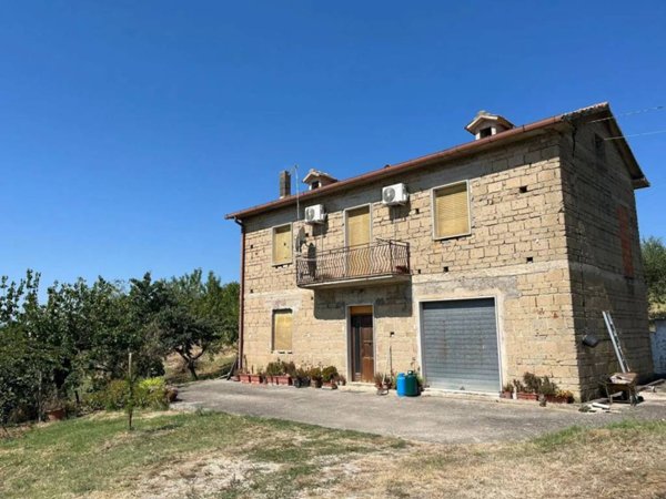 casa indipendente in vendita a Pietrelcina