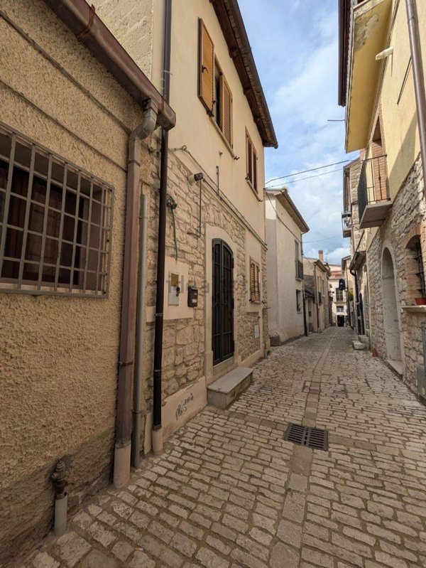 casa indipendente in vendita a Pietrelcina