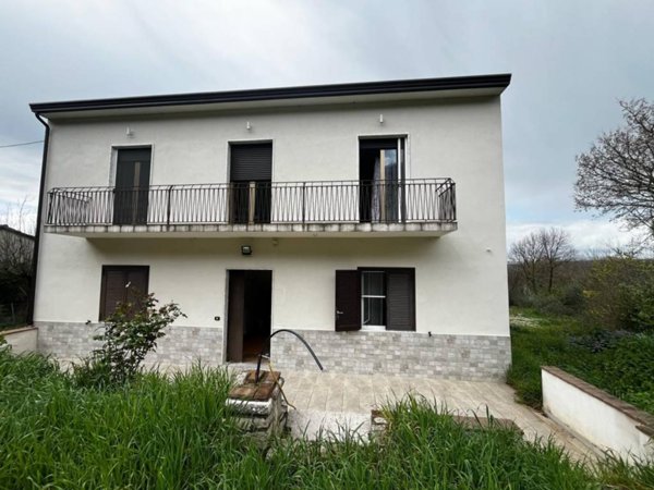 casa indipendente in vendita a Pietrelcina