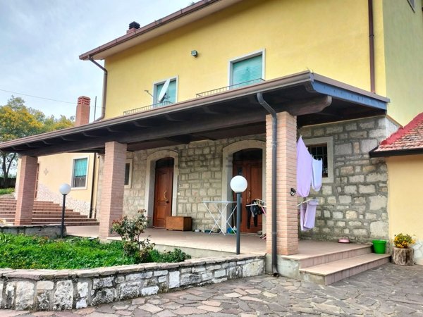 casa indipendente in vendita a Pietrelcina