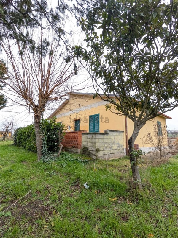 casa indipendente in vendita a Pietrelcina in zona Piana Romana