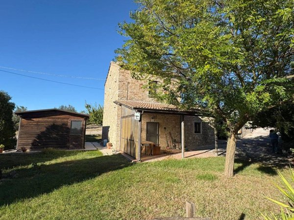 casa indipendente in vendita a Pietrelcina