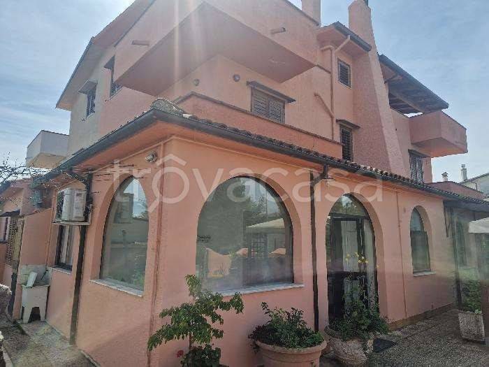 casa indipendente in vendita a Pietrelcina