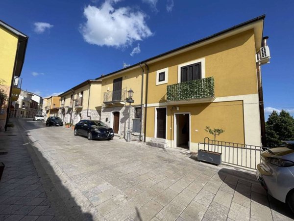 casa indipendente in vendita a Pietrelcina