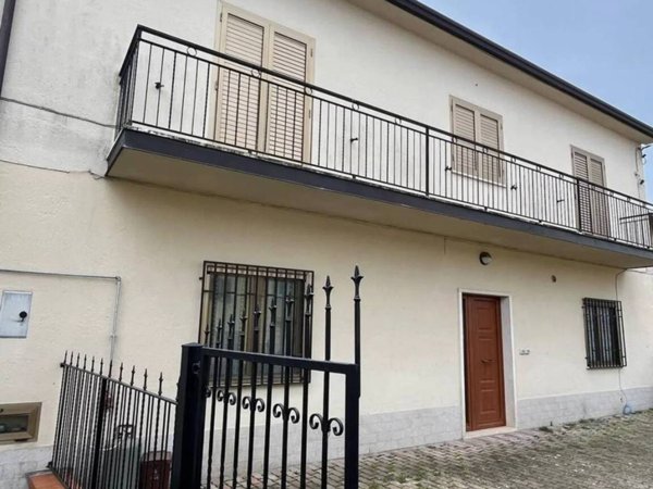 casa indipendente in vendita a Pietrelcina