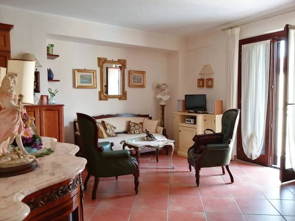 casa indipendente in vendita a Pietrelcina