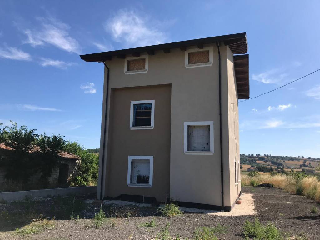 casa indipendente in vendita a Pietrelcina in zona Piana Romana