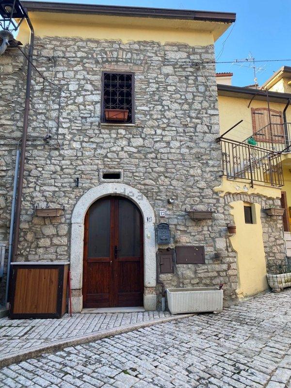 casa semindipendente in vendita a Pietrelcina