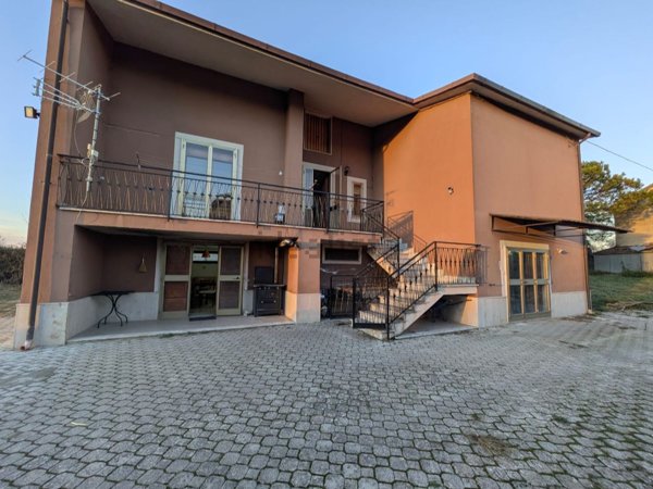 casa indipendente in vendita a Pietrelcina
