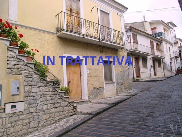 casa indipendente in vendita a Pietrelcina in zona Stazione