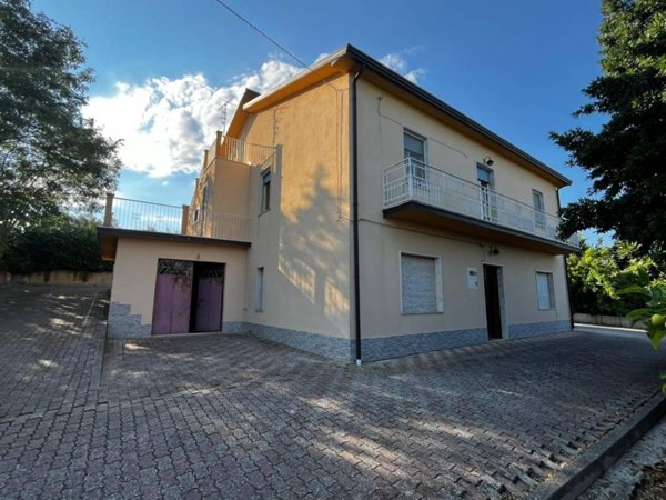 casa indipendente in vendita a Pietrelcina