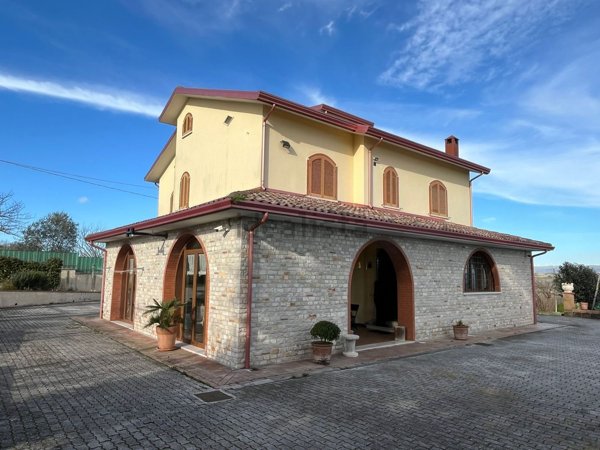 casa indipendente in vendita a Pietrelcina