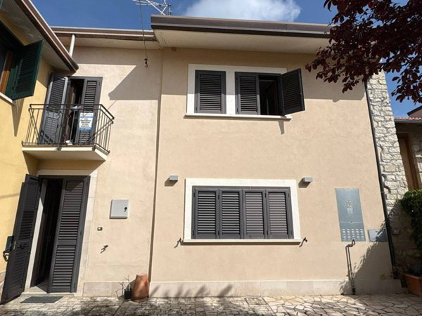 casa indipendente in vendita a Pietrelcina