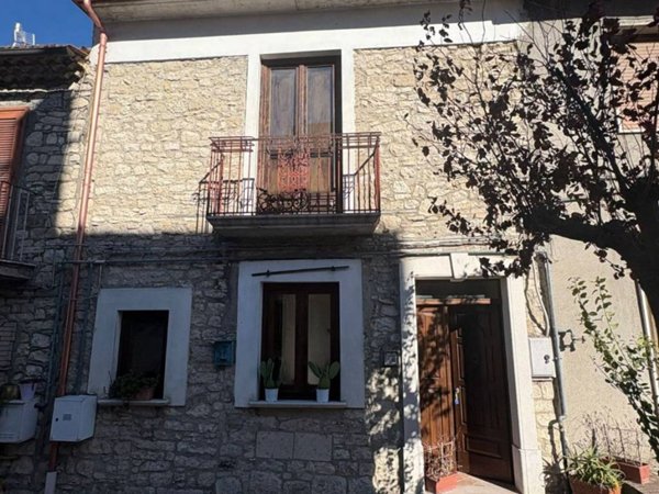 casa indipendente in vendita a Pietrelcina