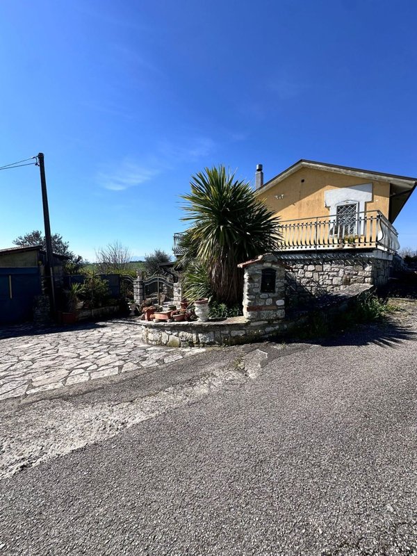 casa indipendente in vendita a Pietrelcina