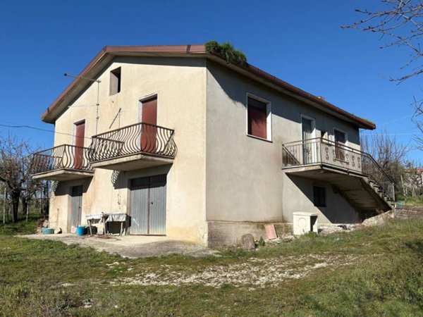 casa indipendente in vendita a Pietrelcina