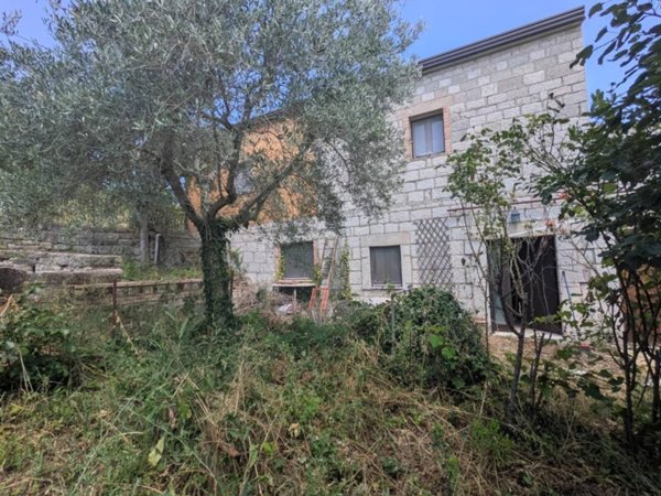 casa indipendente in vendita a Pietrelcina