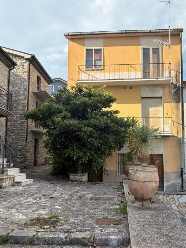 casa indipendente in vendita a Pietrelcina