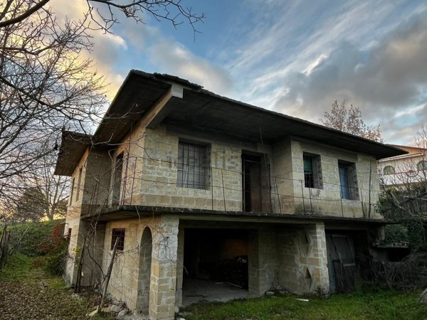 casa indipendente in vendita a Pietrelcina