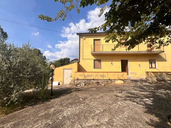 casa indipendente in vendita a Pietrelcina in zona Stazione