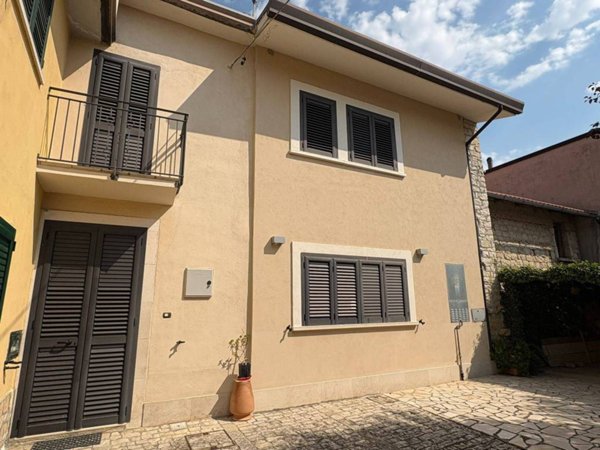 casa indipendente in vendita a Pietrelcina in zona Stazione