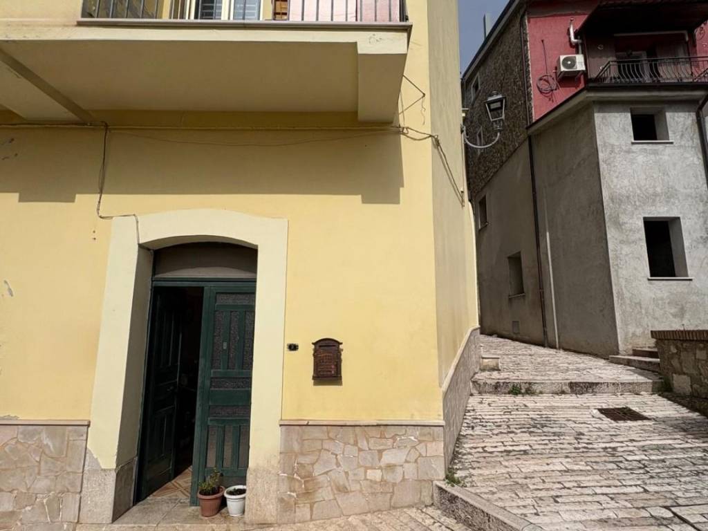 appartamento in vendita a Pietrelcina in zona Stazione