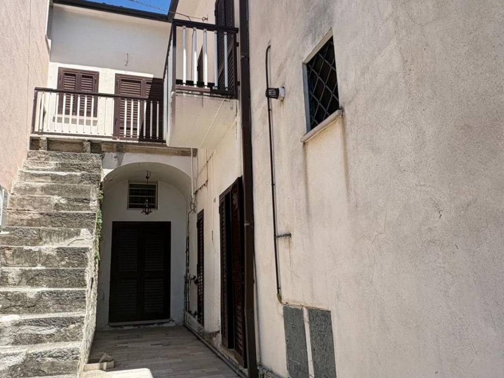casa indipendente in vendita a Pietrelcina in zona Stazione