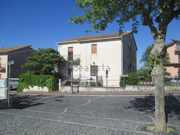 casa indipendente in vendita a Pietrelcina in zona Stazione