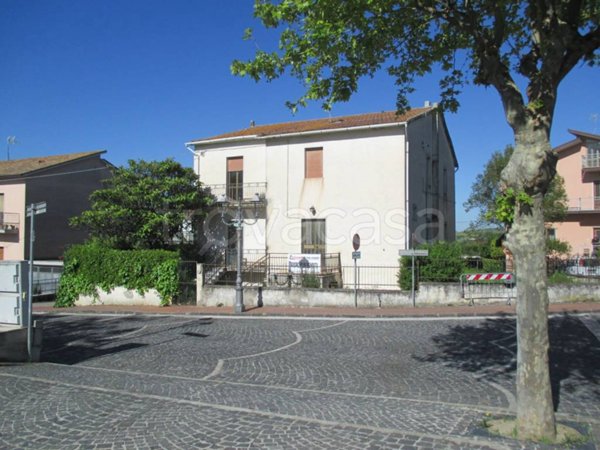 casa indipendente in vendita a Pietrelcina in zona Stazione