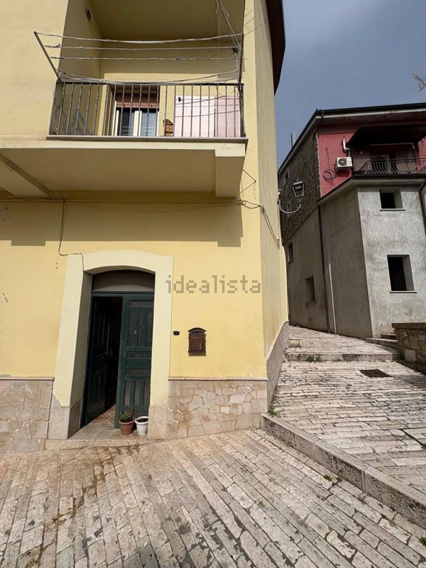 appartamento in vendita a Pietrelcina in zona Stazione