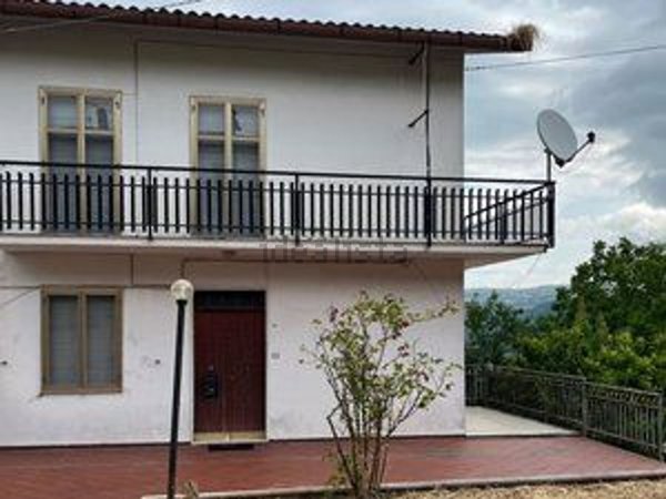casa indipendente in vendita a Pietrelcina in zona Stazione