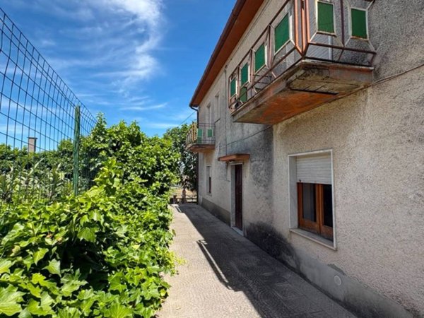 casa indipendente in vendita a Pietrelcina in zona Stazione