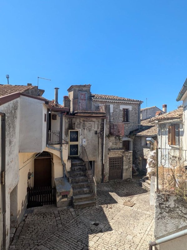 appartamento in vendita a Pietrelcina in zona Stazione