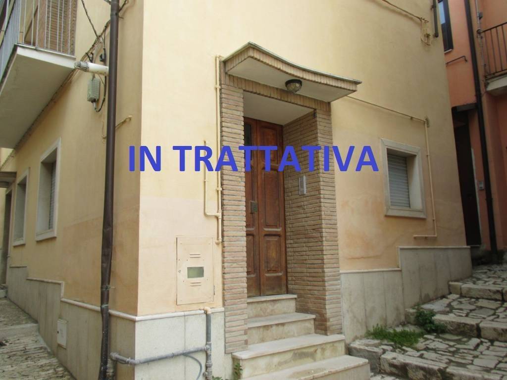appartamento in vendita a Pietrelcina in zona Stazione