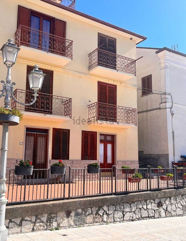casa indipendente in vendita a Pietrelcina in zona Stazione
