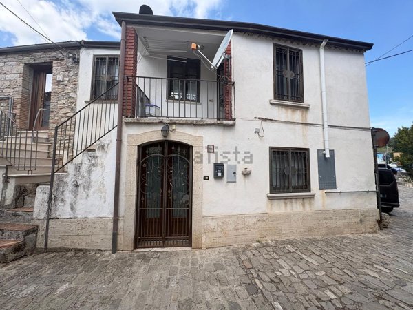 casa indipendente in vendita a Pietrelcina in zona Stazione
