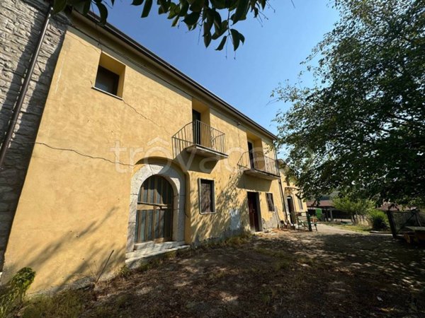 casa indipendente in vendita a Pietrelcina in zona Stazione