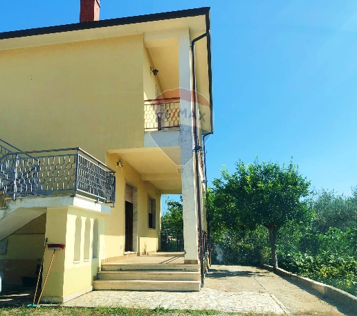 casa indipendente in vendita a Ponte