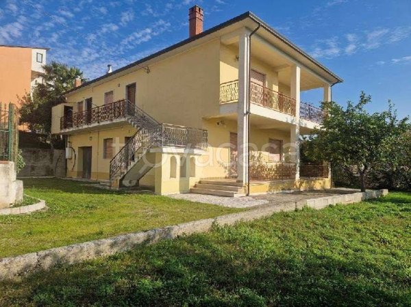 casa indipendente in vendita a Ponte