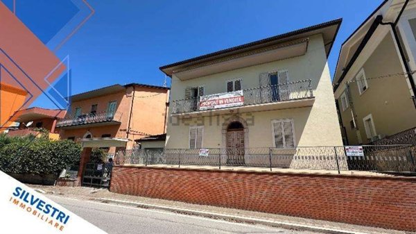 casa indipendente in vendita a Ponte