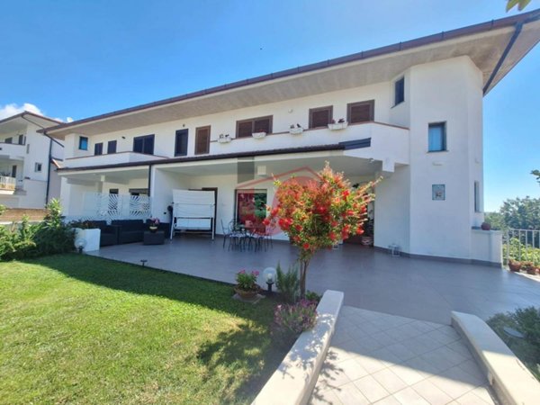 casa indipendente in vendita a Ponte